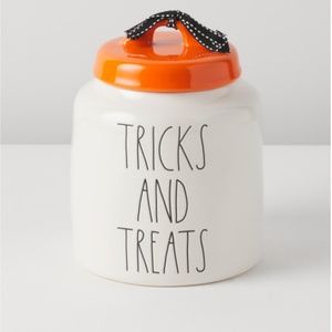 RAE DUNN 8.5in Ceramic Tricks And Treats
